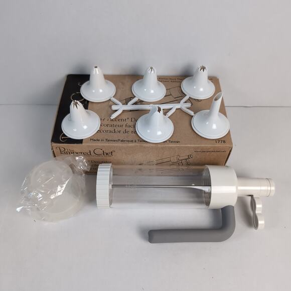 The Pampered Chef Easy Accent Decorator Cake Icing Frosting Kit 6 Tips 1778 - Picture 1 of 14